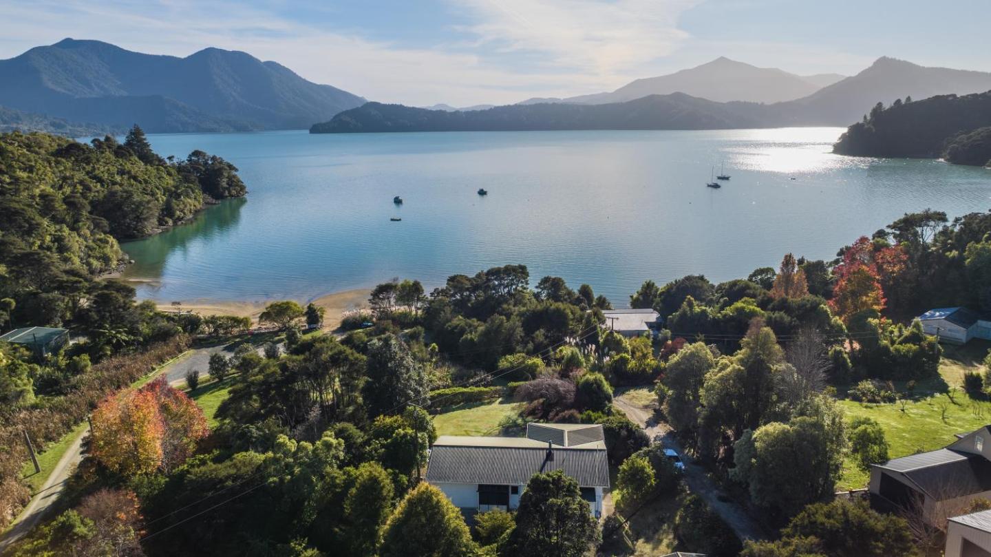 Moetapu Magic - Marlborough Sounds Holiday Home 1