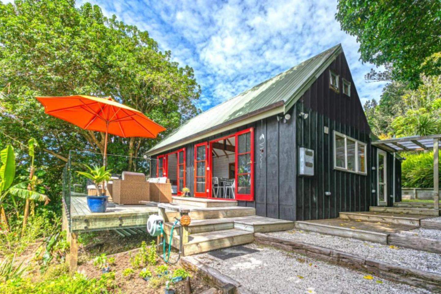 The Beach House - Tairua Holiday Home 4