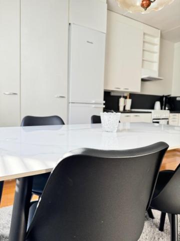 Ilona Apartment, Escape 2 4