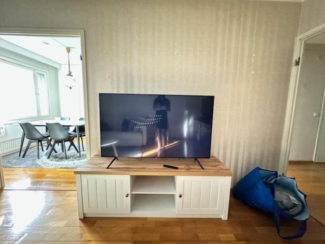 Ilona Apartment, Escape 2 5