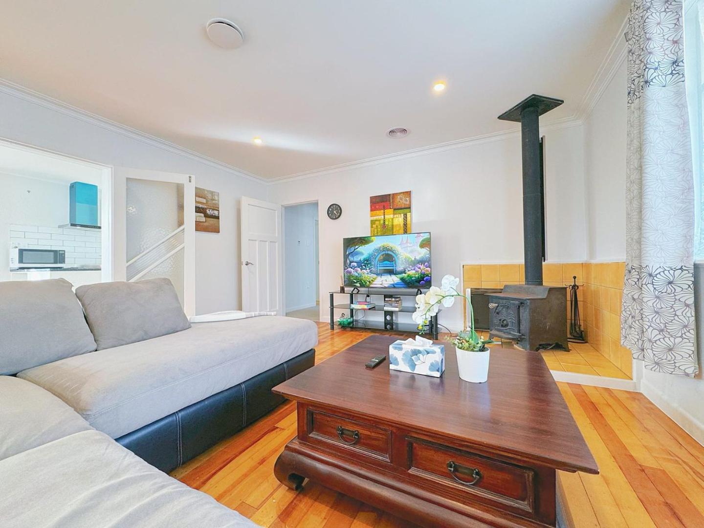 Charming Spacious 4 Br House 4