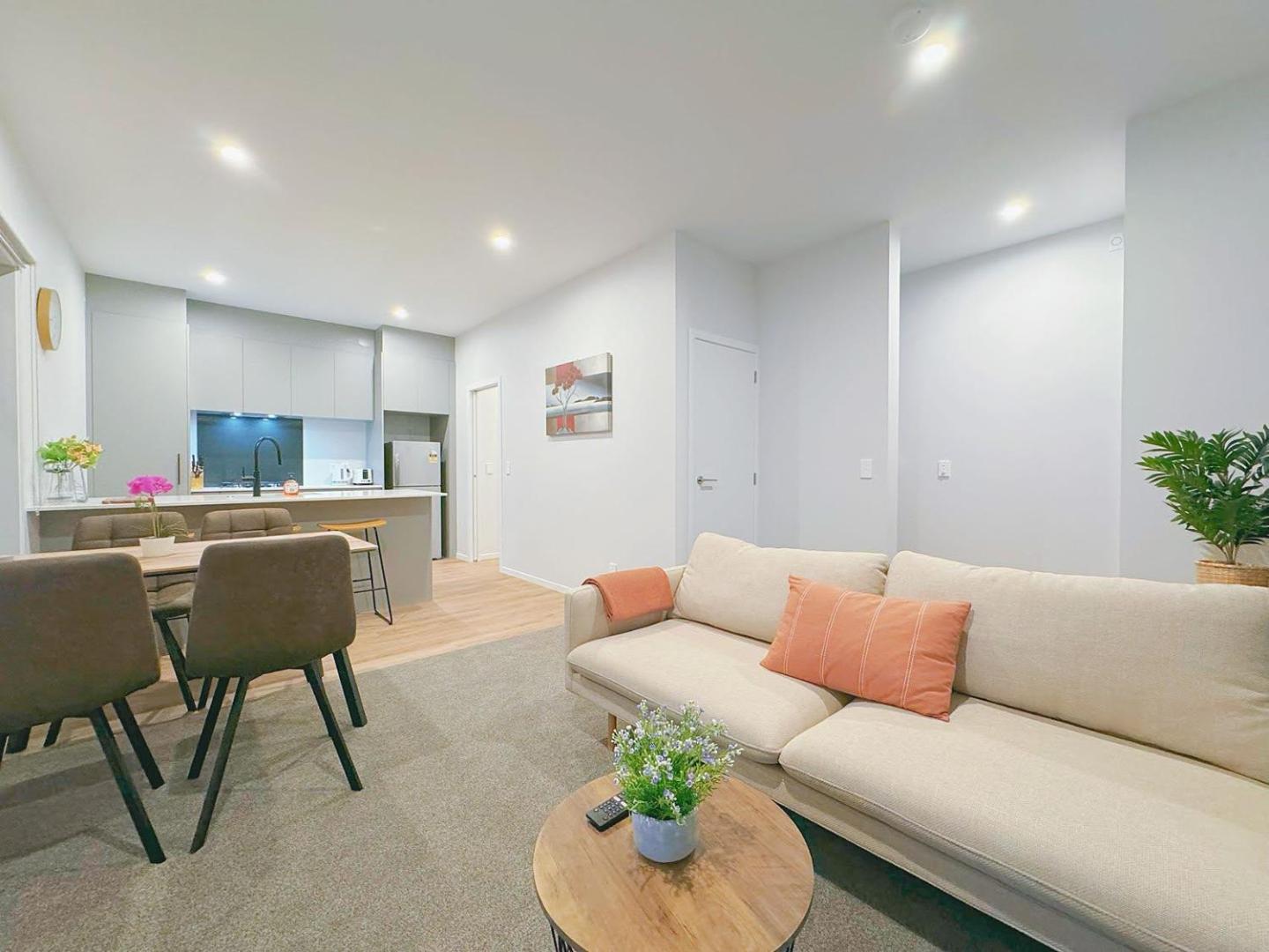 Modern & Stylish 3 Bedroom At Lowerhutt 4