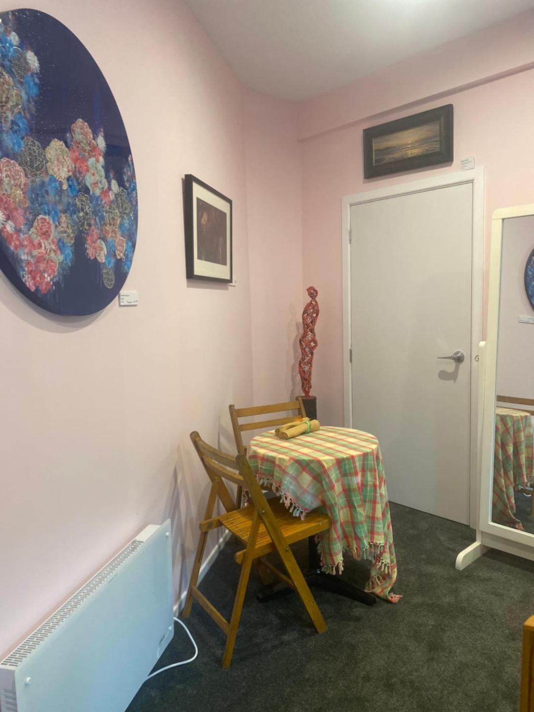 Stay At The Art Gallery 4