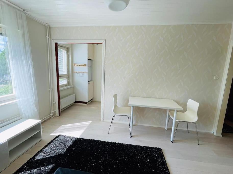 Kotimaailma Helsinki - Valoisa Yksiö Tikkurilan Kupeessa 4