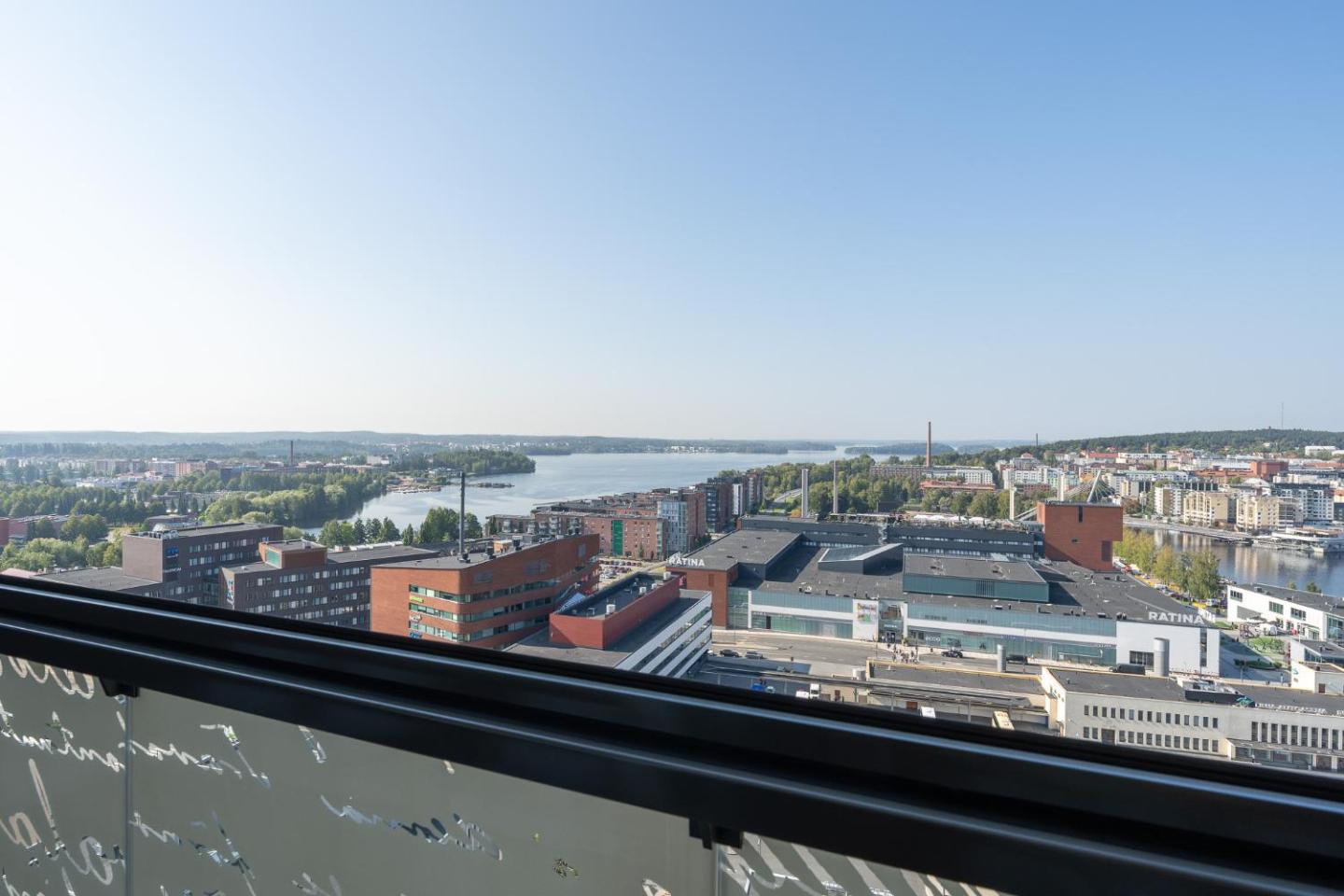 Modern 1br Apt With Amazing Views, Balcony & Sauna 4
