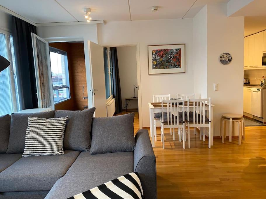 Downtown Minimalist Apartment With Balcony 59m2 3
