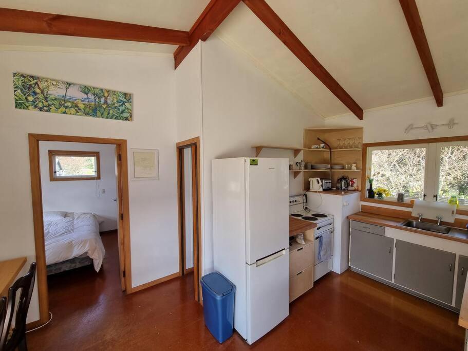 Lola's Beach Cottage 2