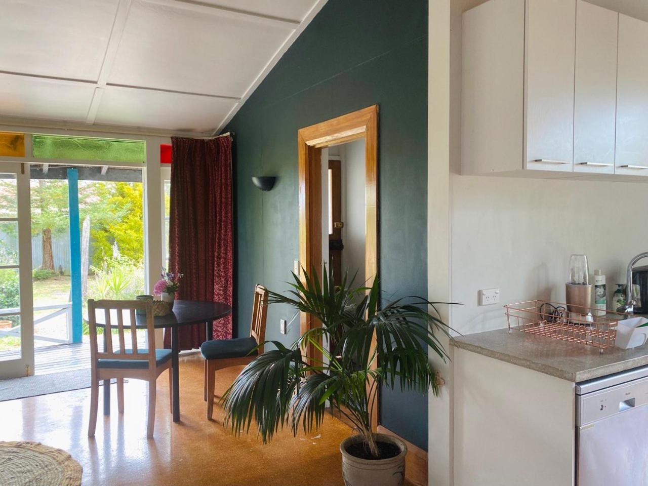 Havelock North Cottage On Organic Orchard 3