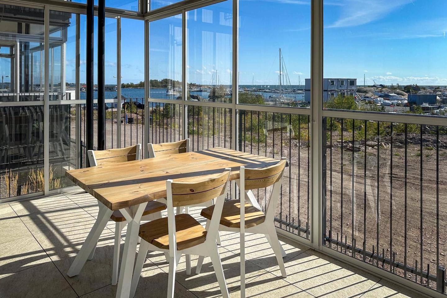 Hanko Harbor Studio 2