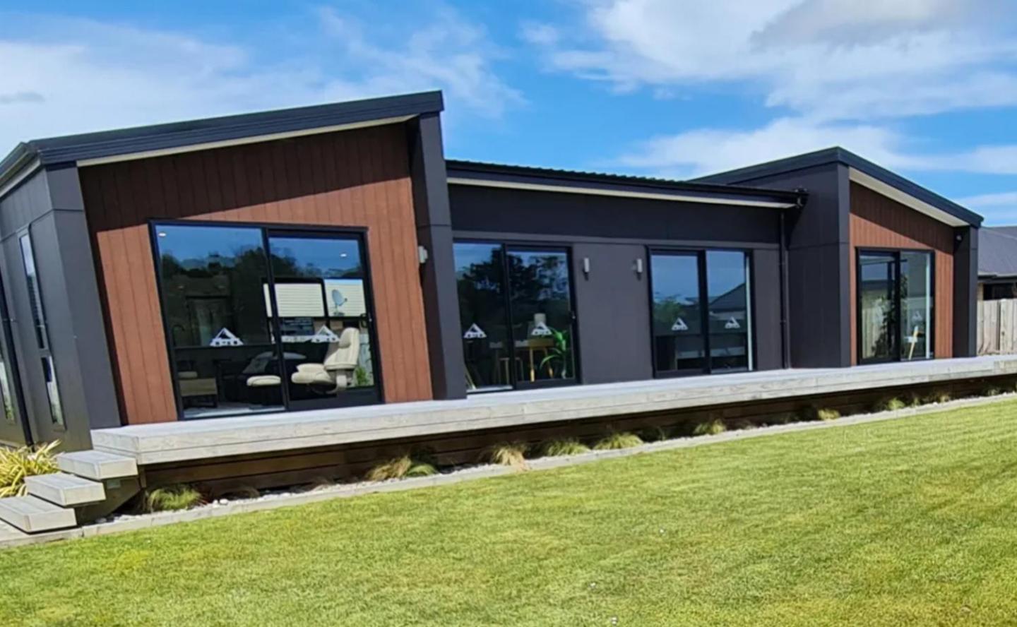 Miss Eastons Whare 1