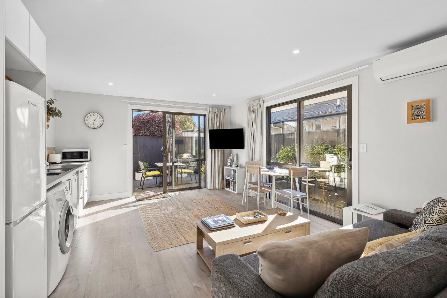 Modern, Sunny, Central 1