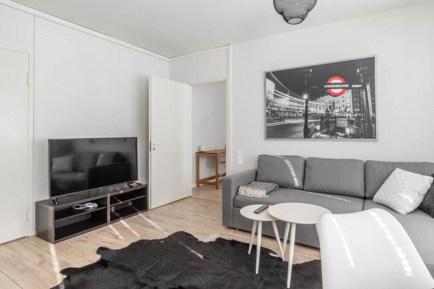 Cozy 1br City Centre Home With Free Parking 2