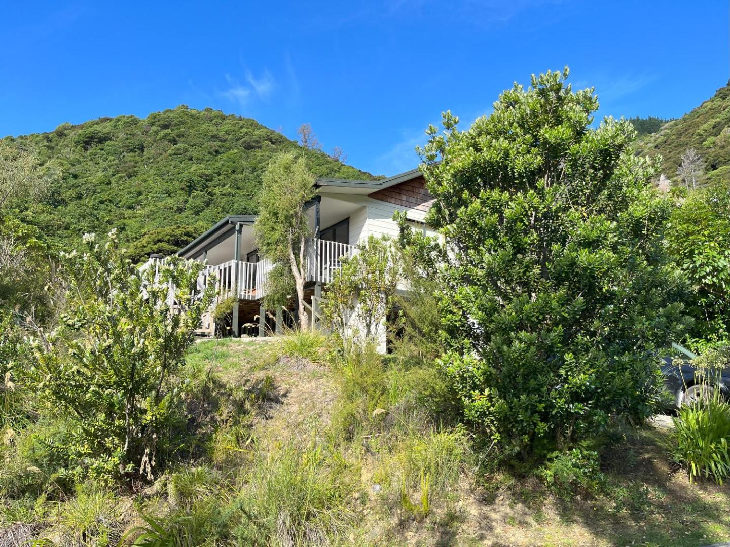 Picturesque Waikawa - Picton Holiday Home 5