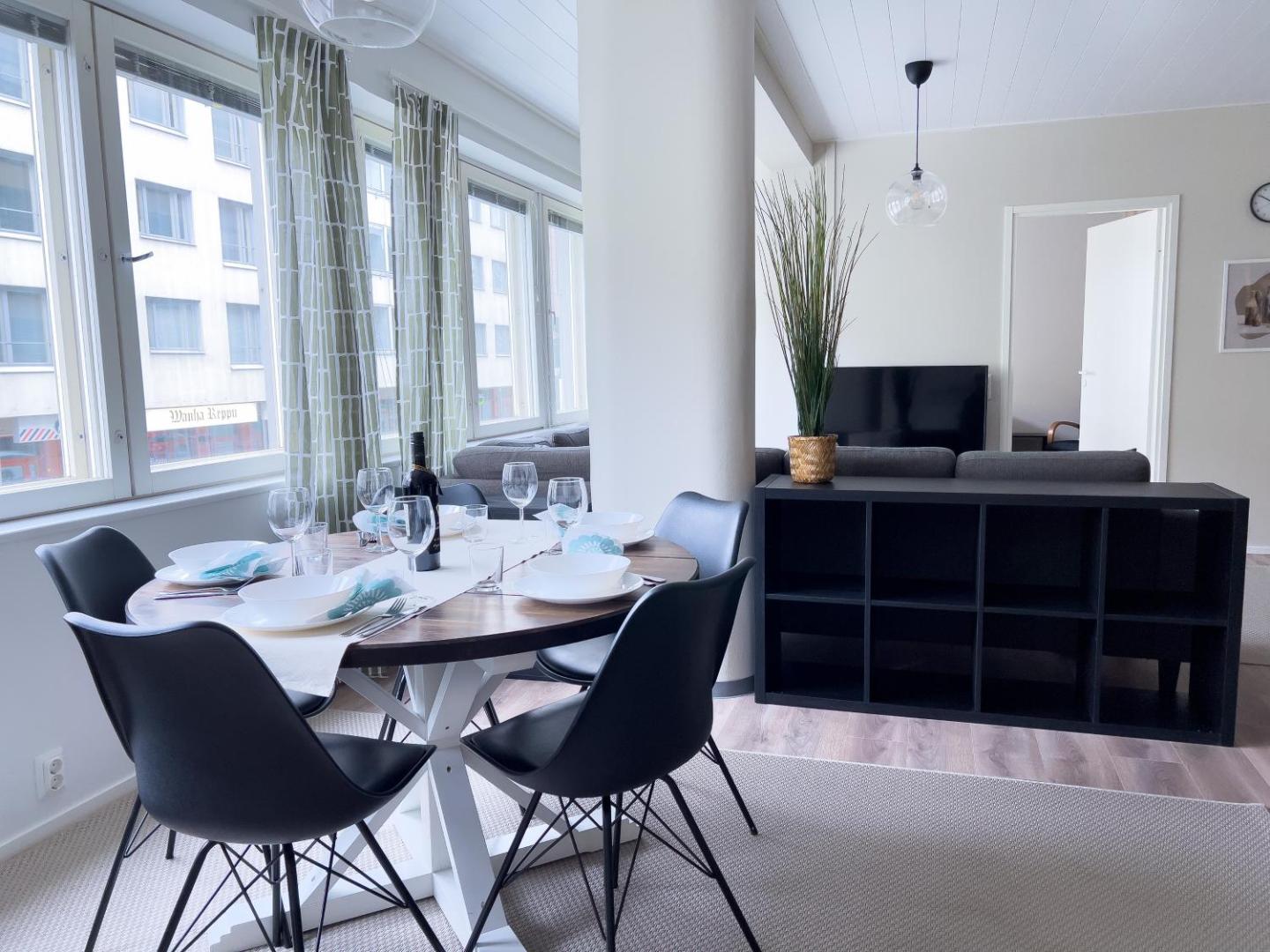 Stunning 2 Br Apartment In The City Centre 2