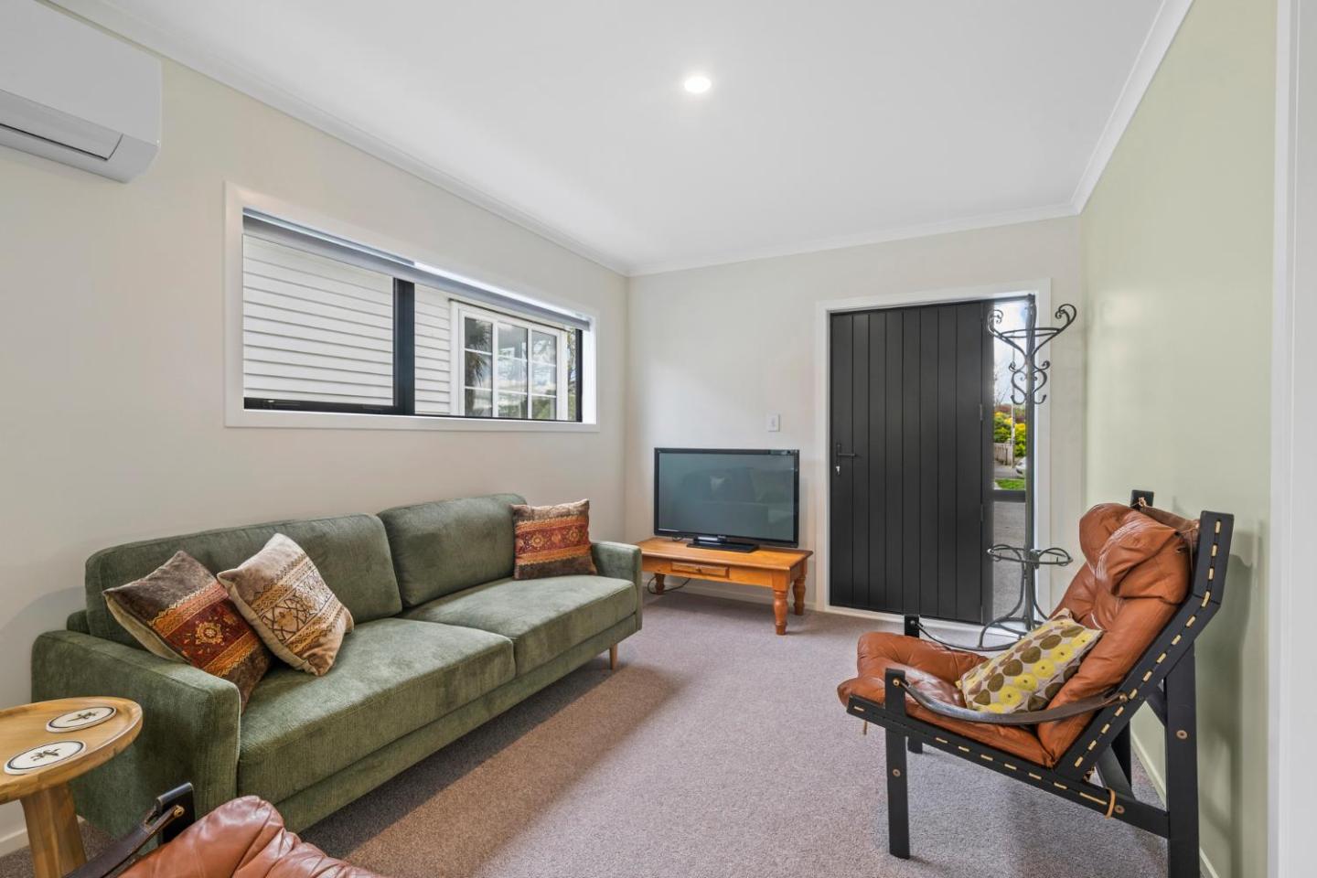 Birch Cottage - Greytown Holiday Home 2