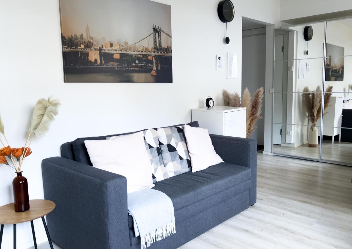 Cozy And Modern City Centre Studio Home 3