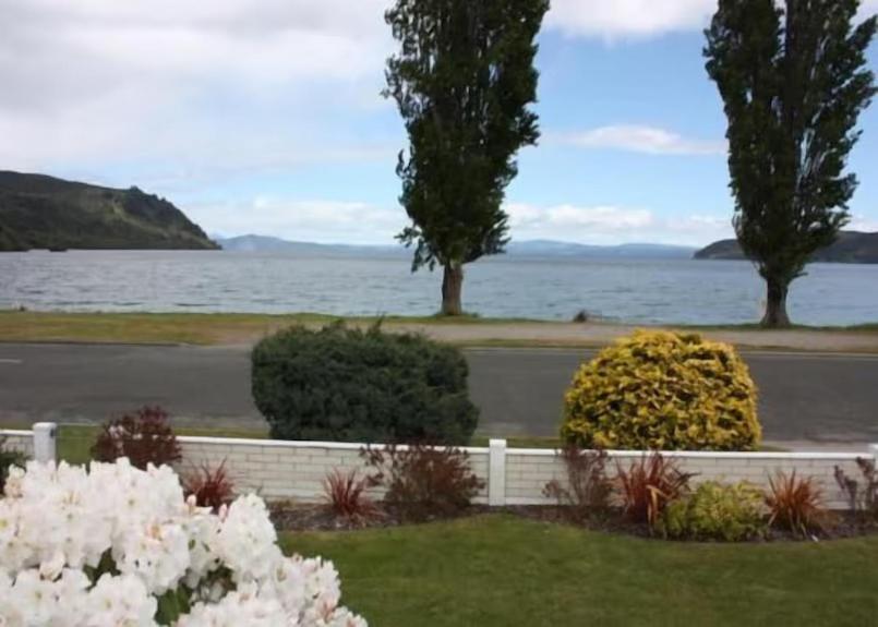 Kinloch Lakefront With Wifi 2