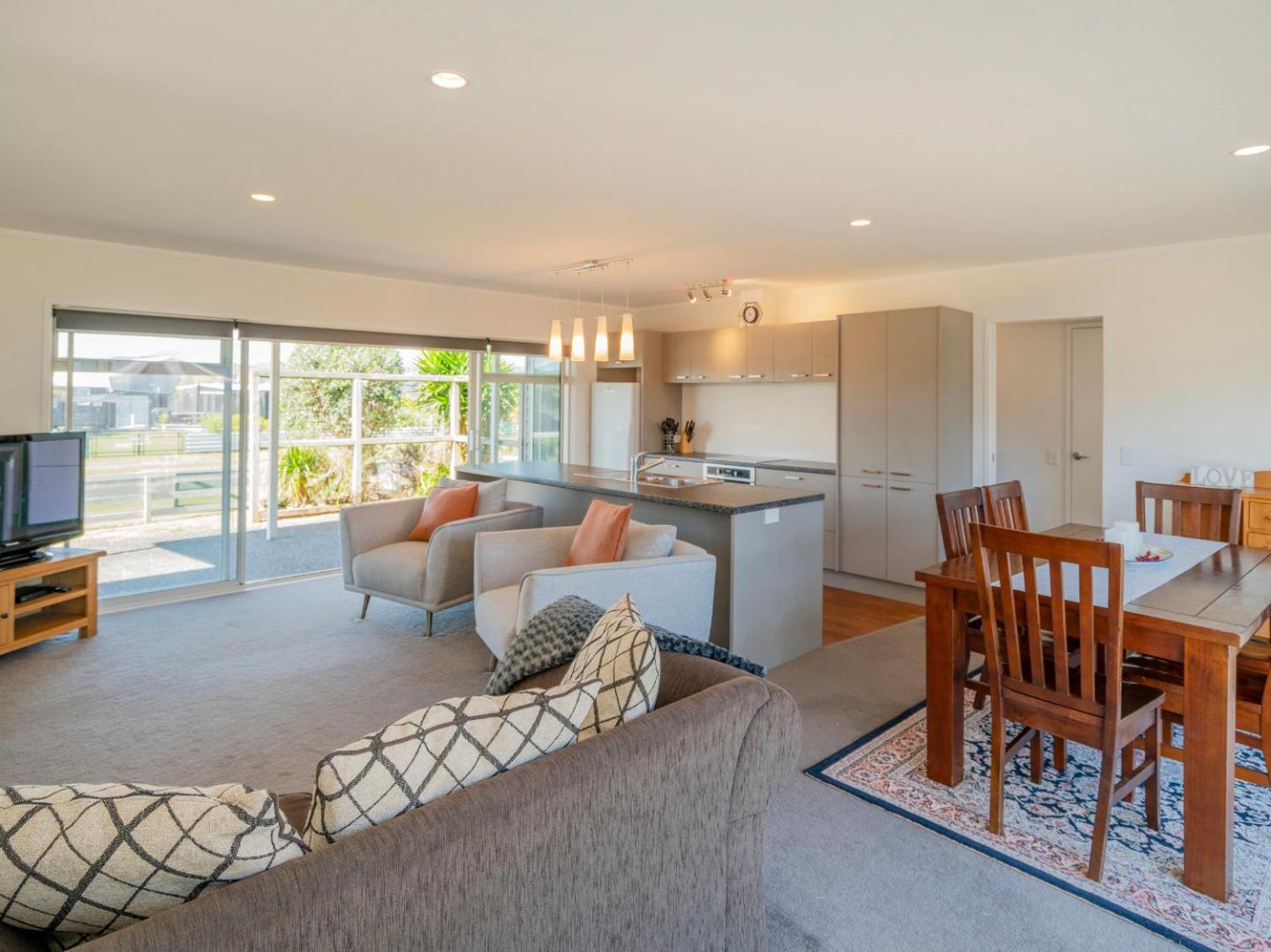 Unwind On The Fairway - Matarangi Holiday Home 3