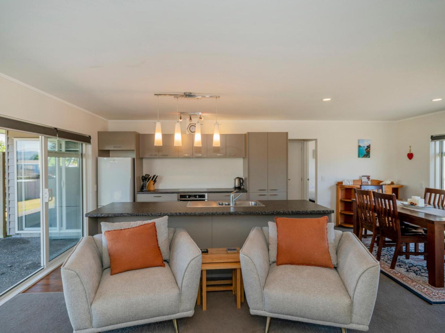 Unwind On The Fairway - Matarangi Holiday Home 5