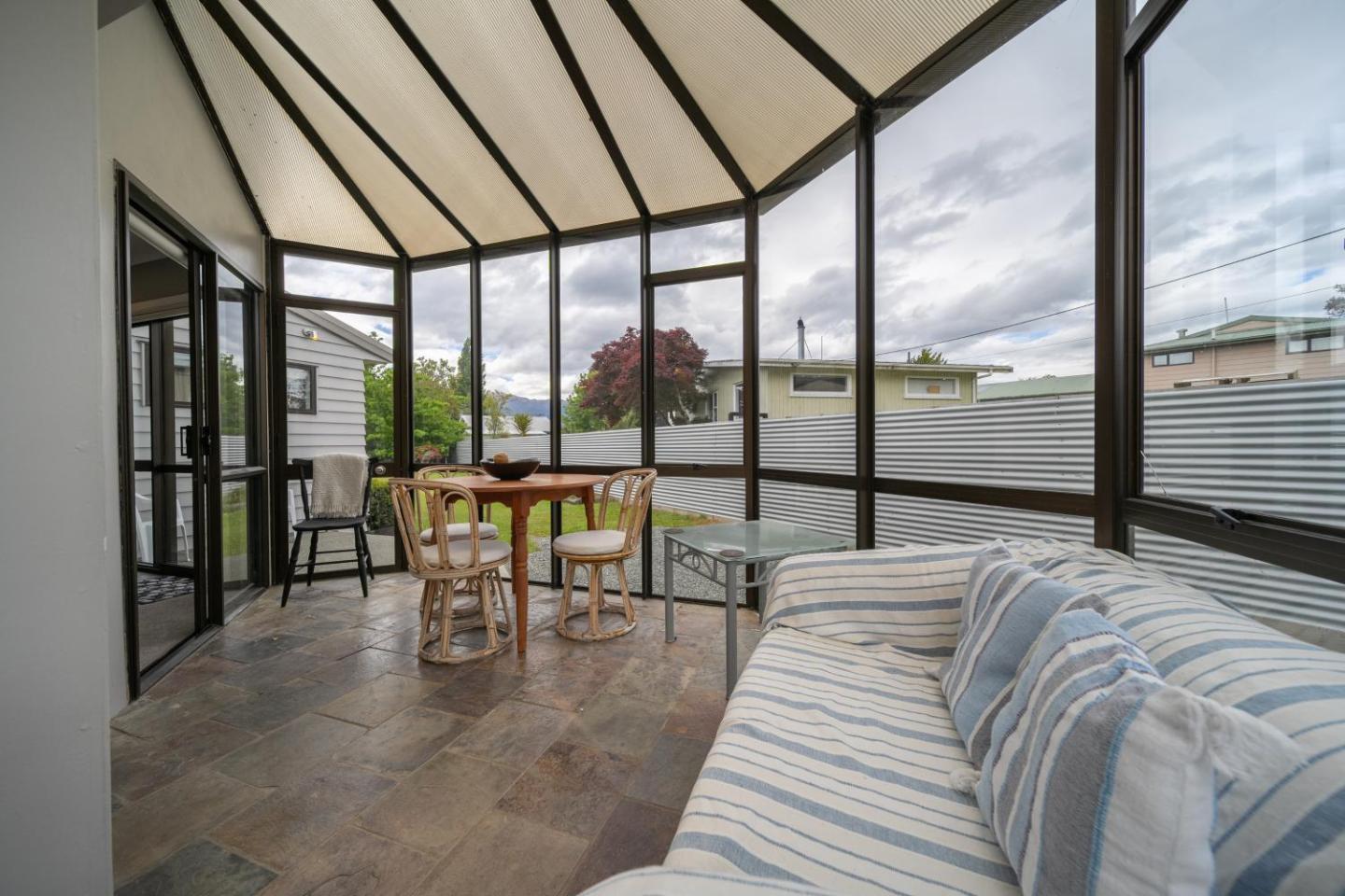 Ferg Escape - Te Anau Holiday Home 4