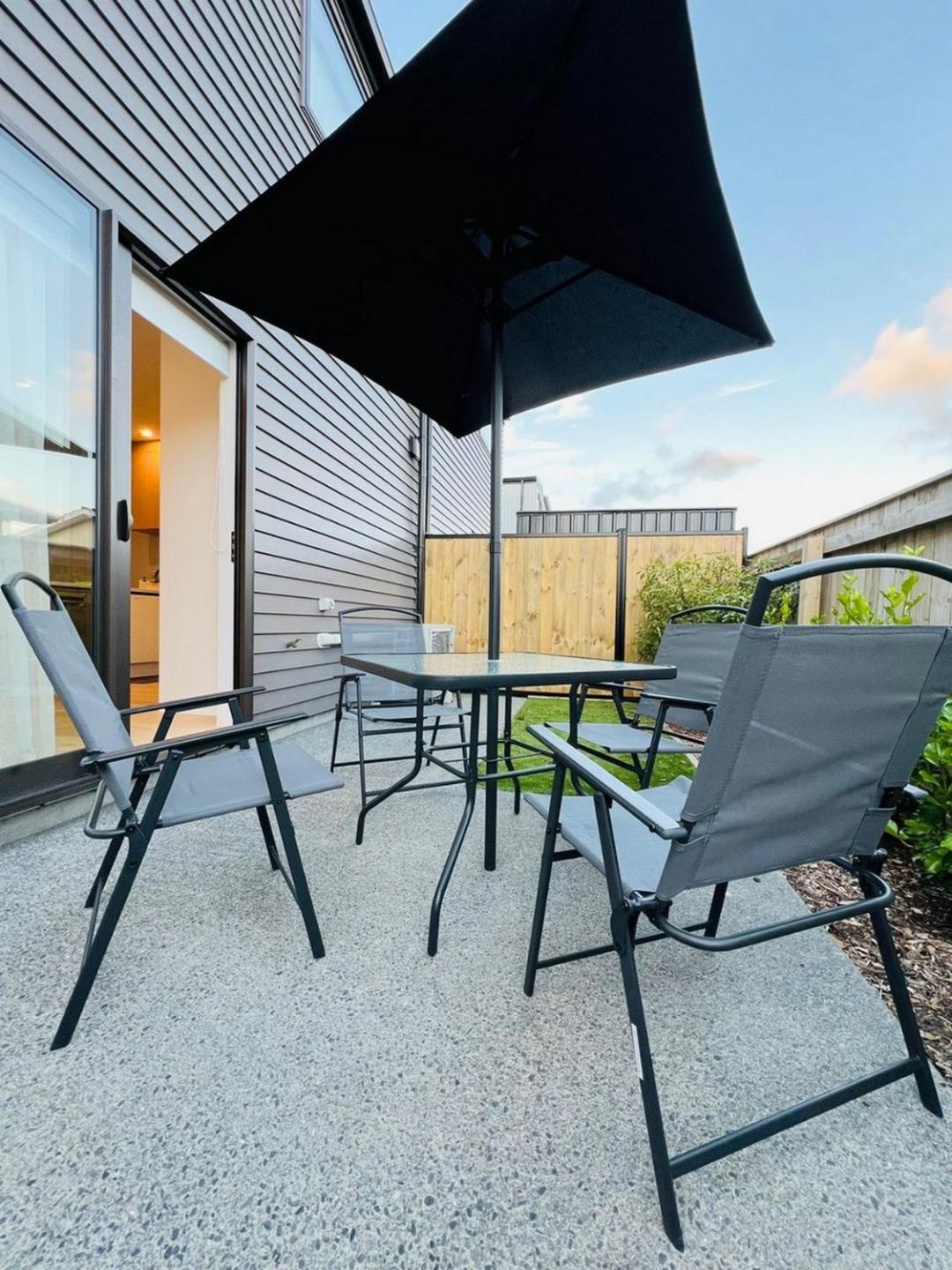 Hutt Central Modern 3-bedroom,3- Bathroom House With Patio And Carpark- 15 Mins To Wellington Cbd 3