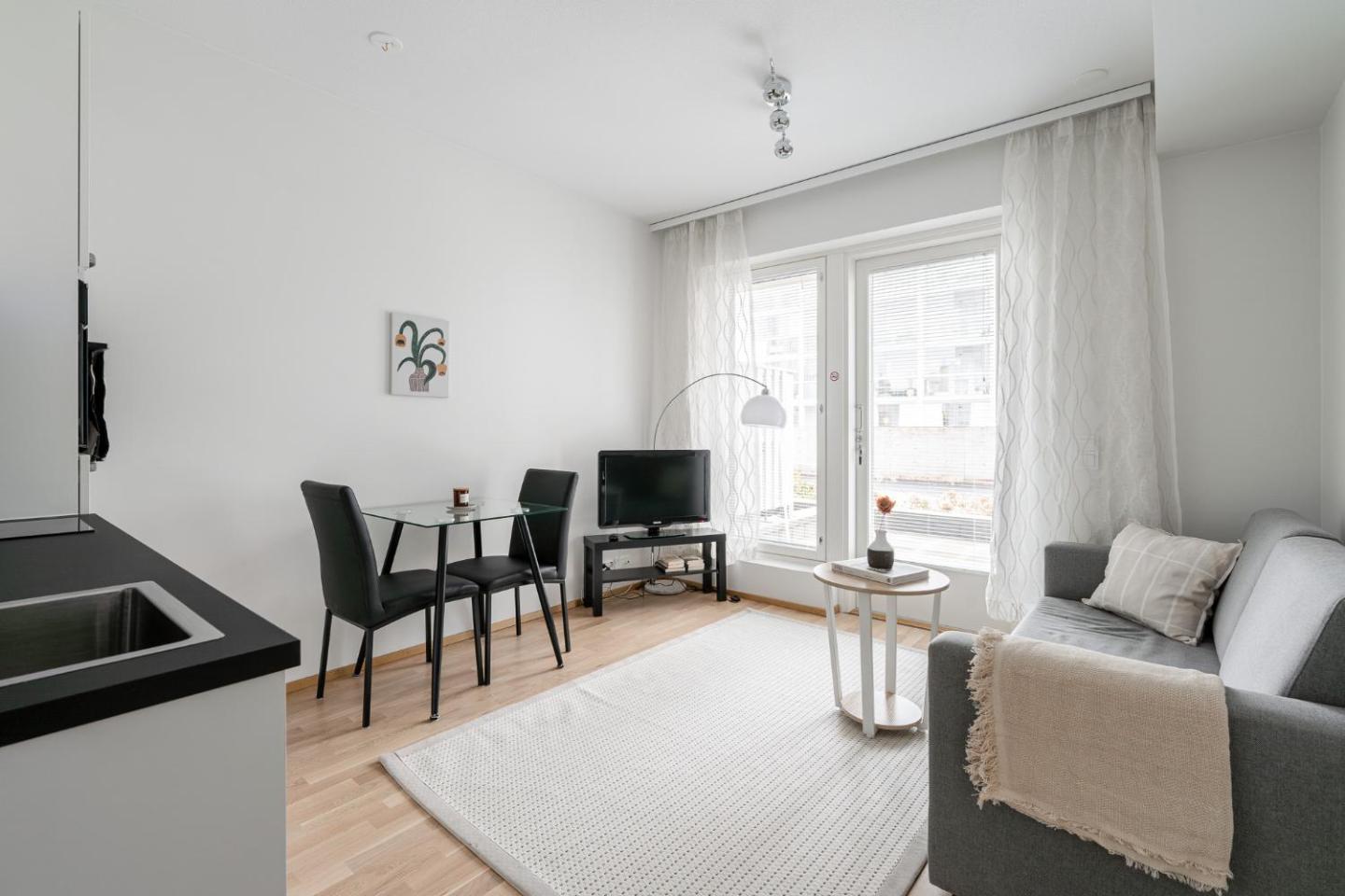 Modern 1br Apartment Next To Tram Line 2