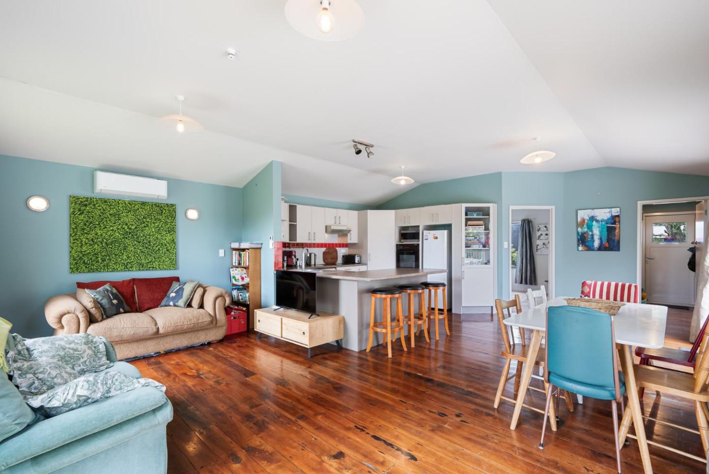 Coastal Family Escape - Waitarere Beach Retreat 3
