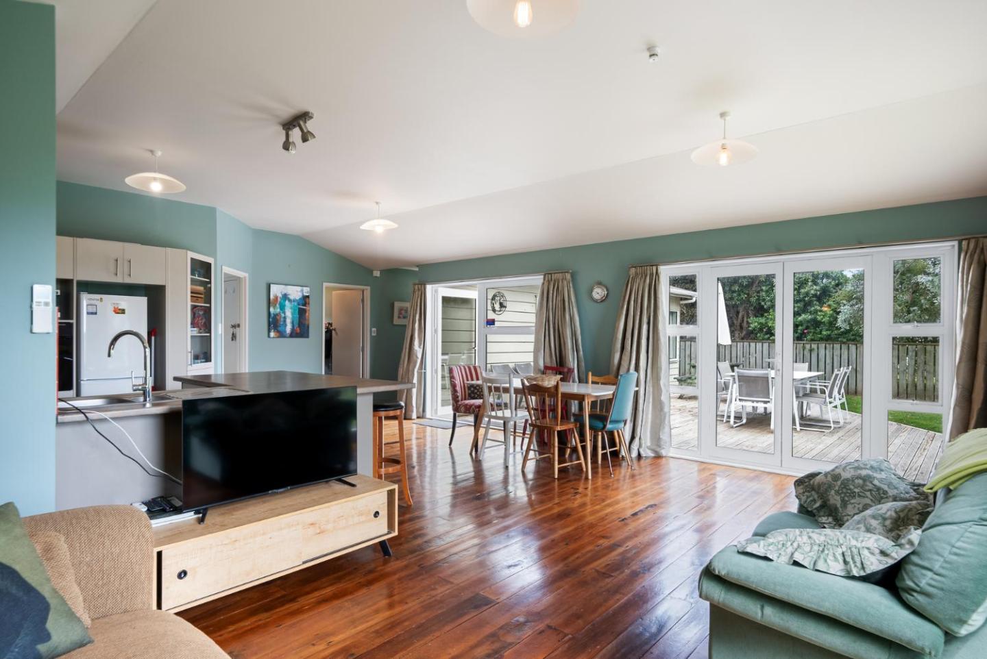 Coastal Family Escape - Waitarere Beach Retreat 4