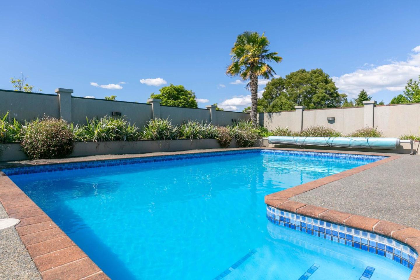 Spacious 5-star Home With Pool 2