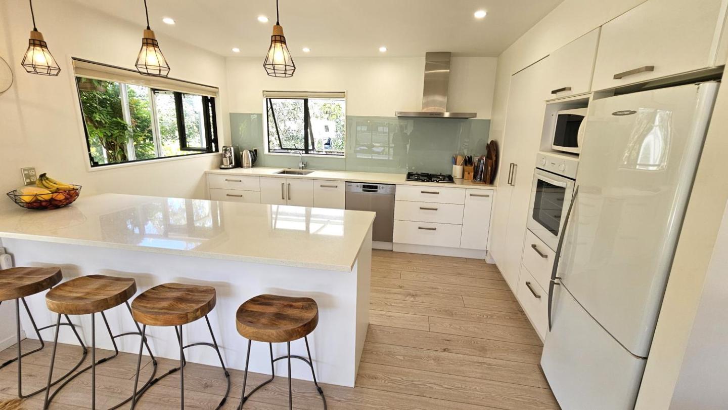 Paradise On Pacific Parade - Matarangi Retreat 4