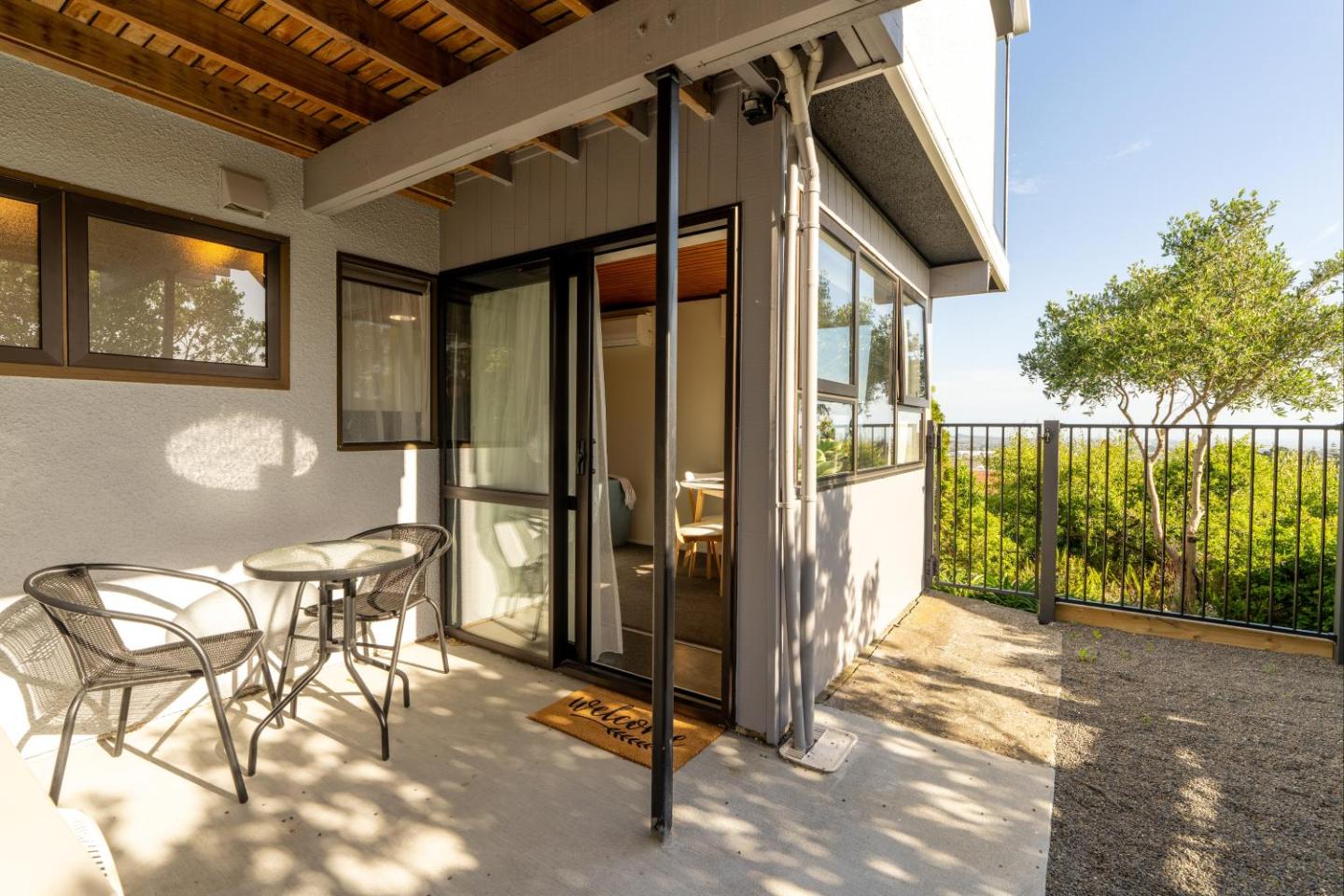 Cosy Unit With Incredible Views & Sky Tv 5