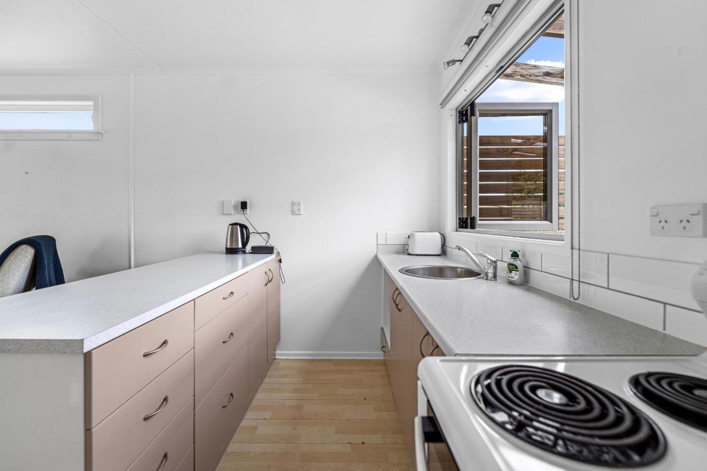 The Blue Cottage - Waihi Beach Holiday Home 5