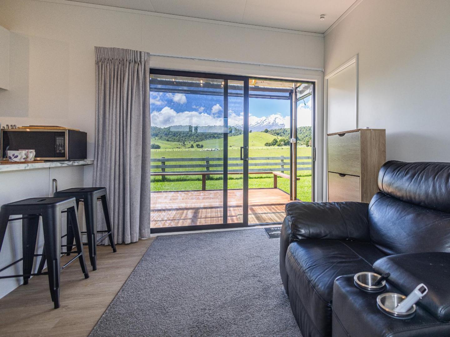 Cozy Cabin With A View - Ohakune Holiday Home 3