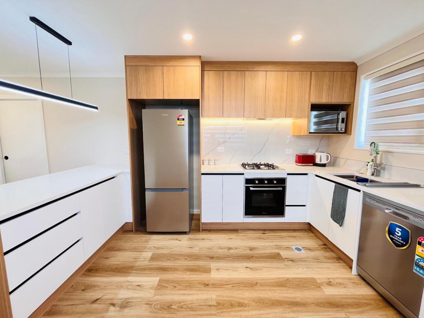 Lovely Home, 3 Bedrooms 4 Beds, Close To Hospital 5