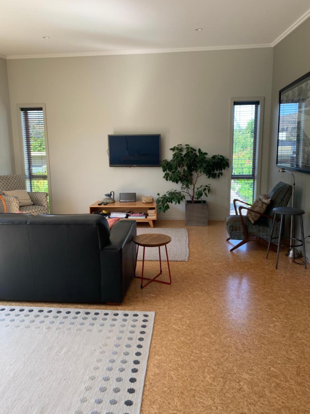 Clock View Apartment 3