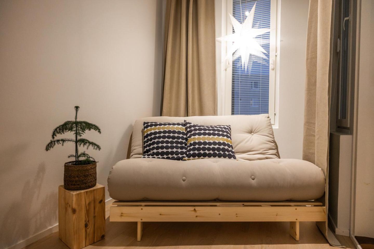 Arctic Honey City Suite 2