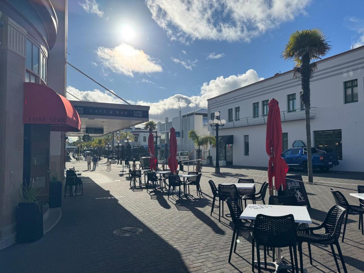 Chic 2 Bedroom Apartment In Art Deco Napier 5
