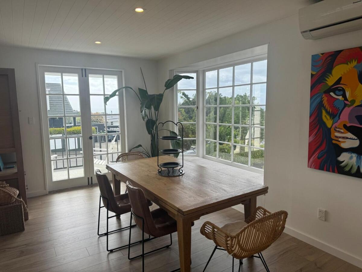 Poolside Getaway On Napier Hill 2