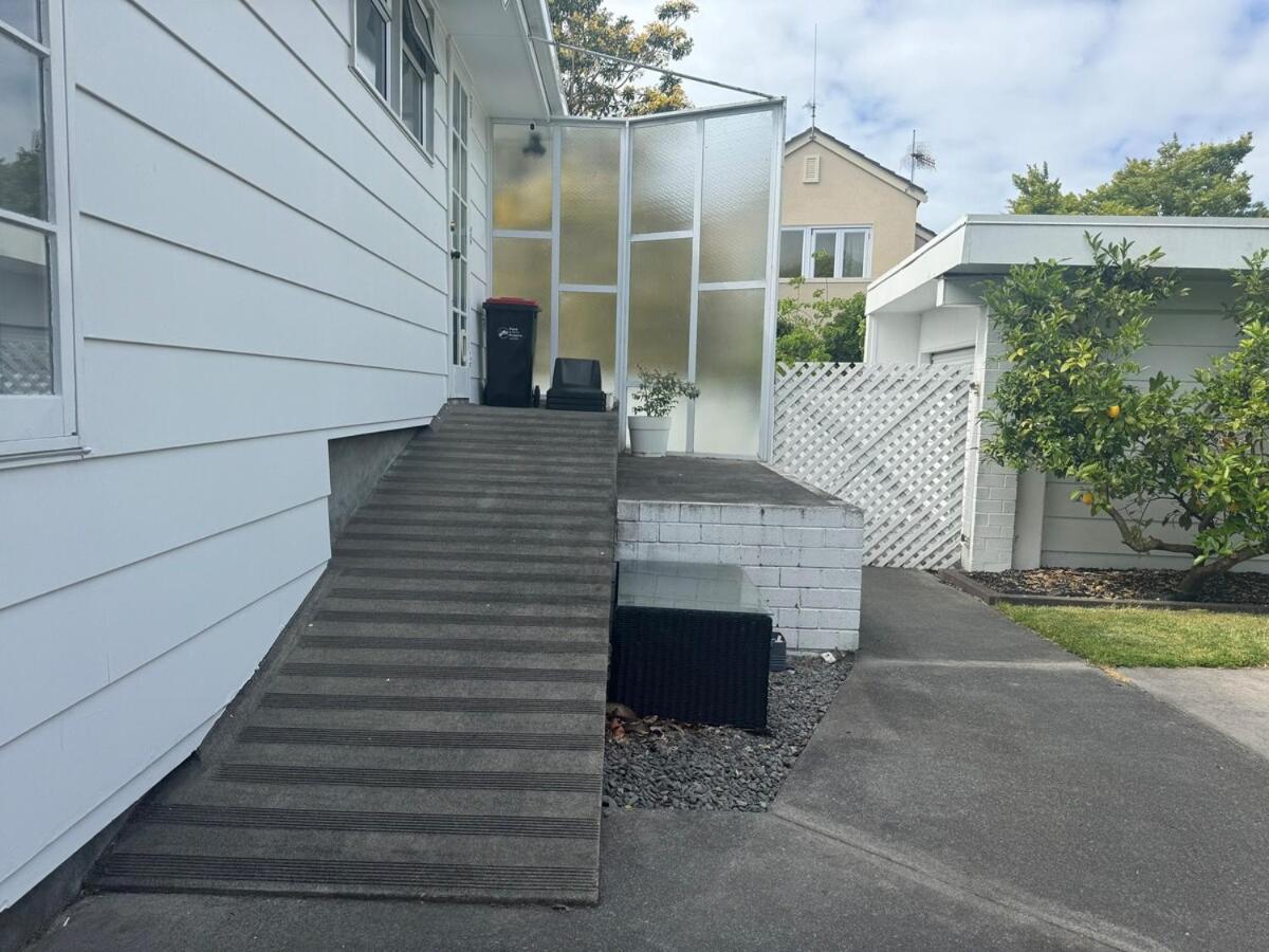 Poolside Getaway On Napier Hill 4