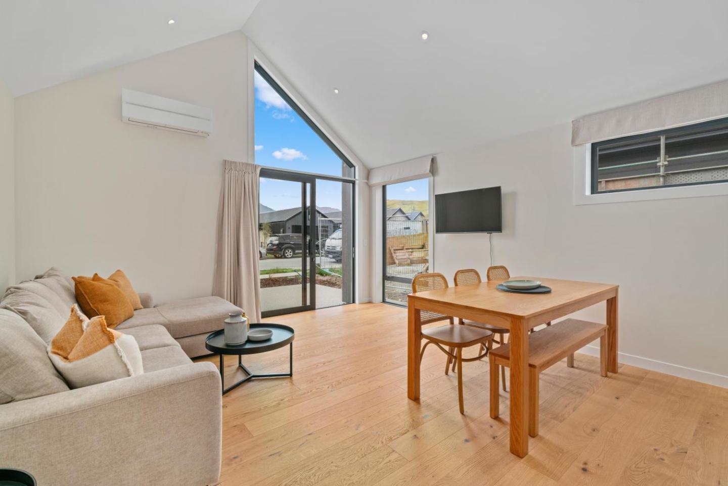 Luxury Unit Located At Base Of The Iconic Remarkables 4