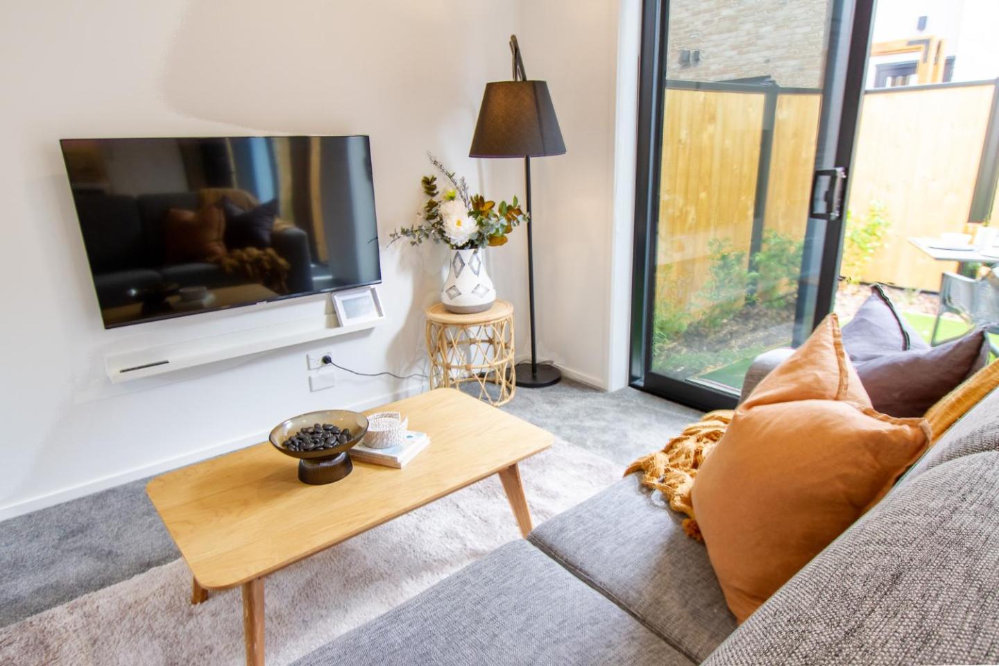 Ultimate Christchurch Escape 4-bed 4-bath Carpark 3