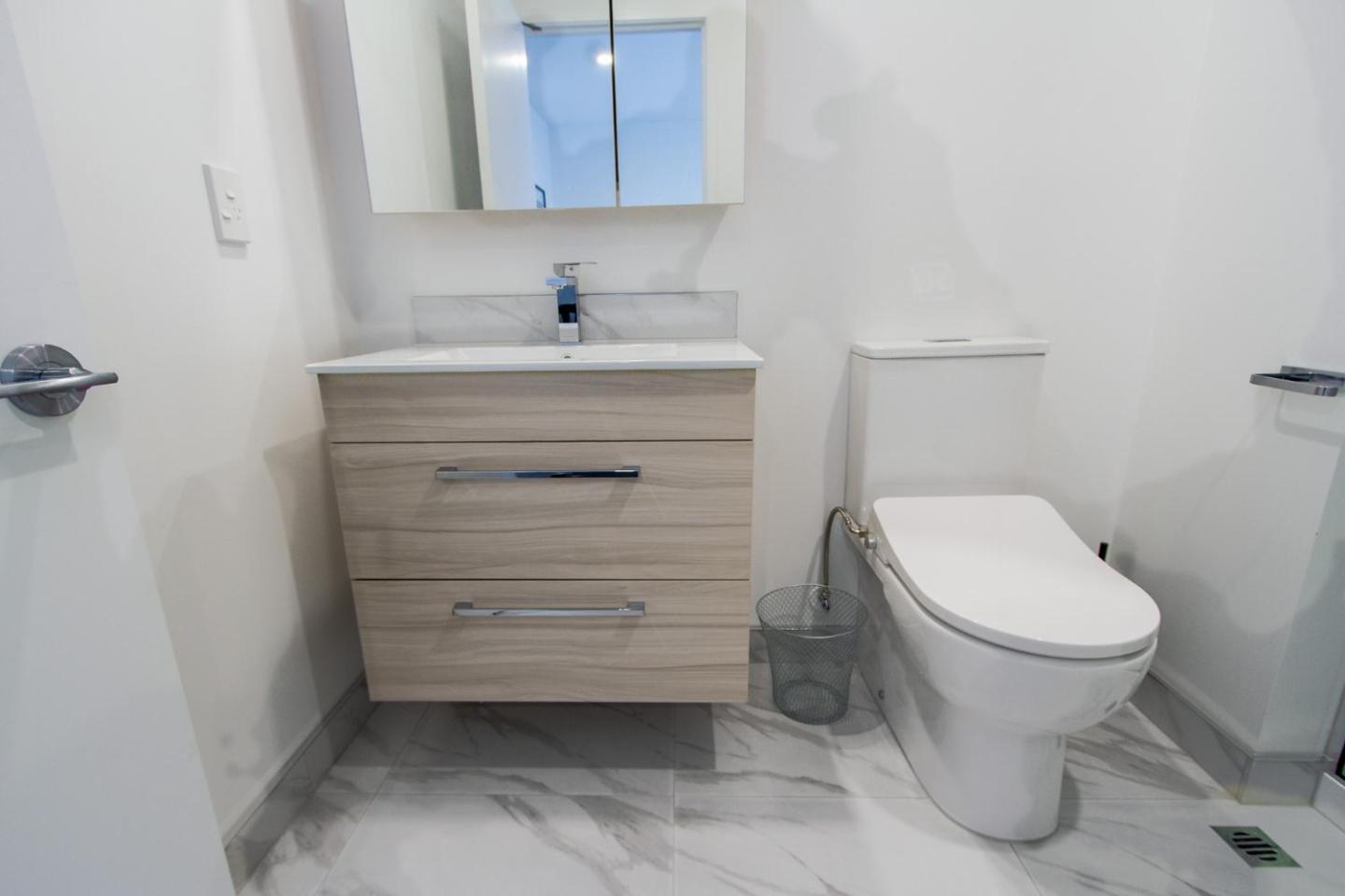 Ultimate Christchurch Escape 4-bed 4-bath Carpark 5