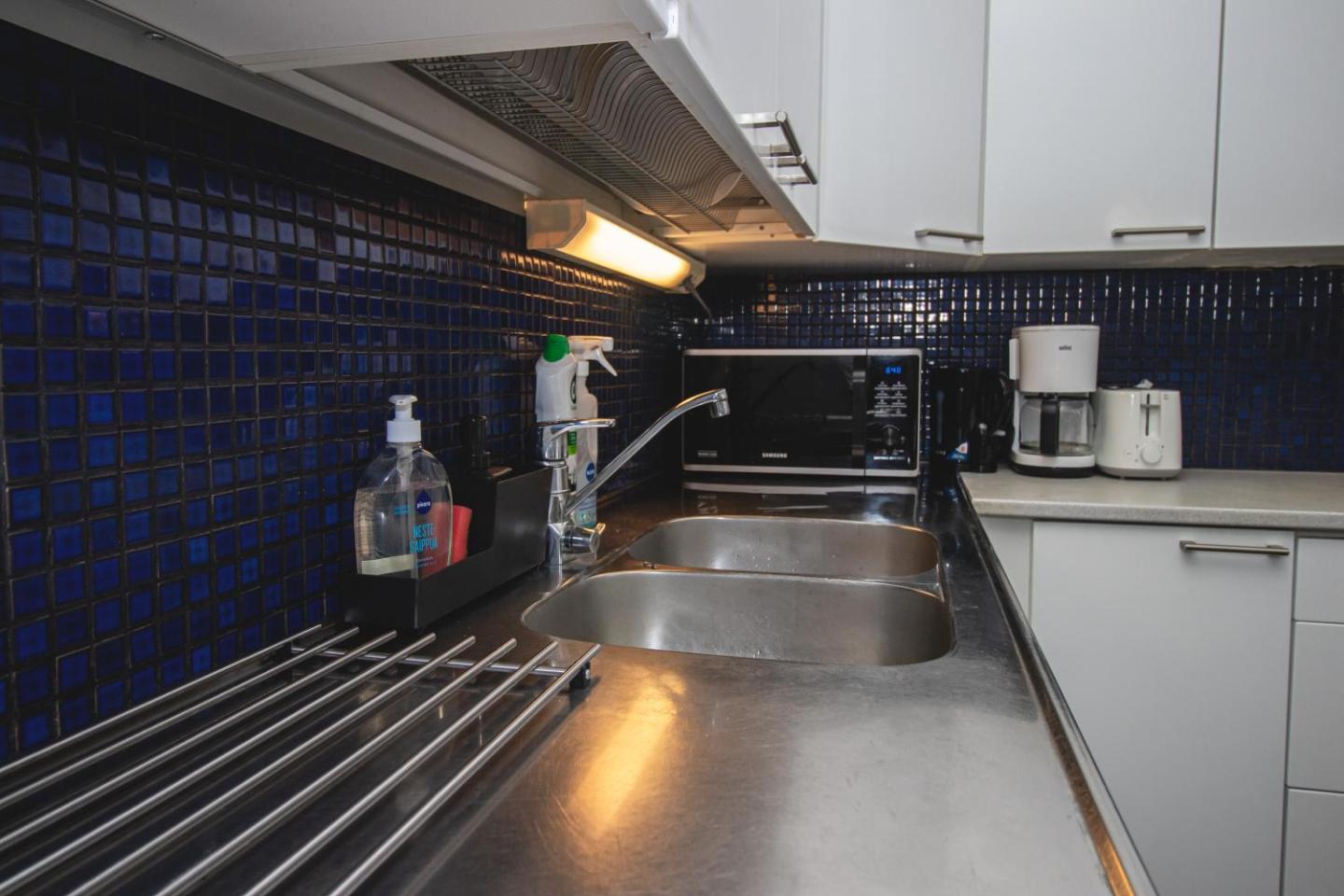 Cozy Apartment Near Metro Station 4