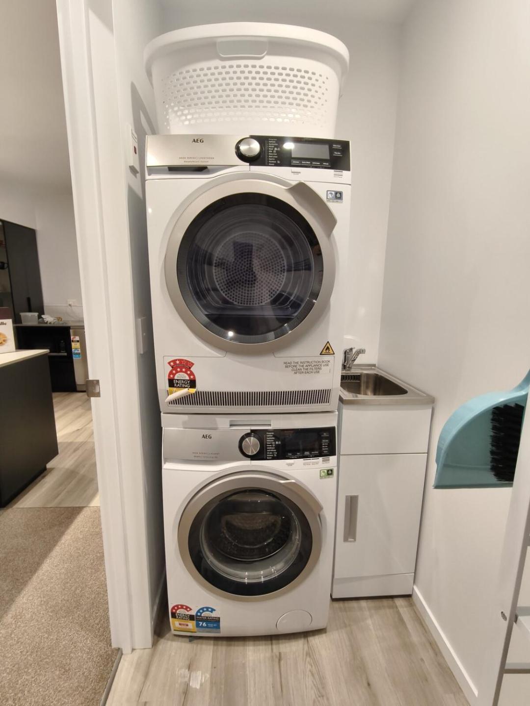 Walk To Stadium Cbd 2br 2bath Free Reserved Parking - Jjhome 3
