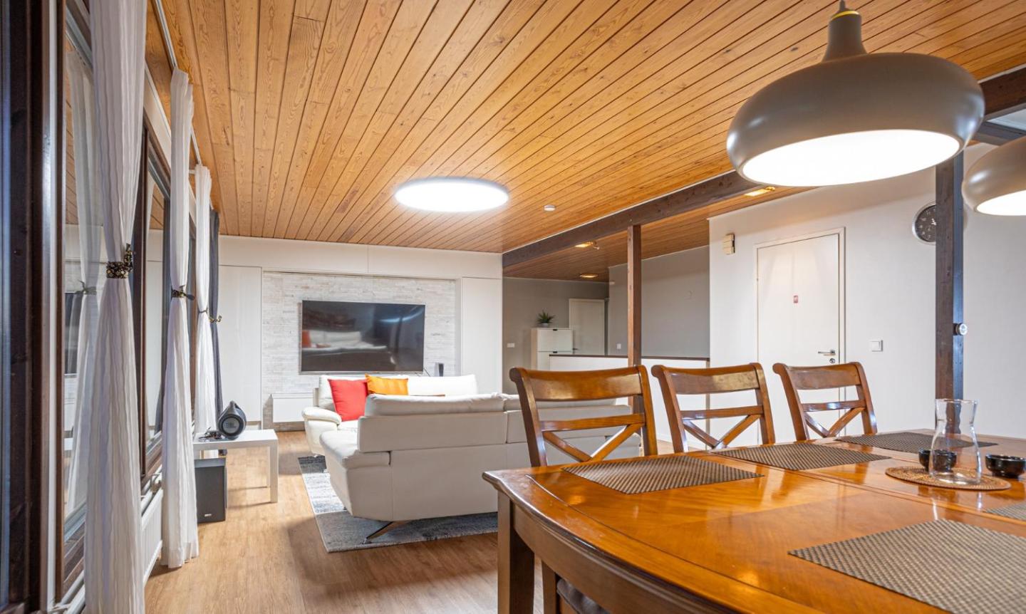 Spacious 200 M2 House 2