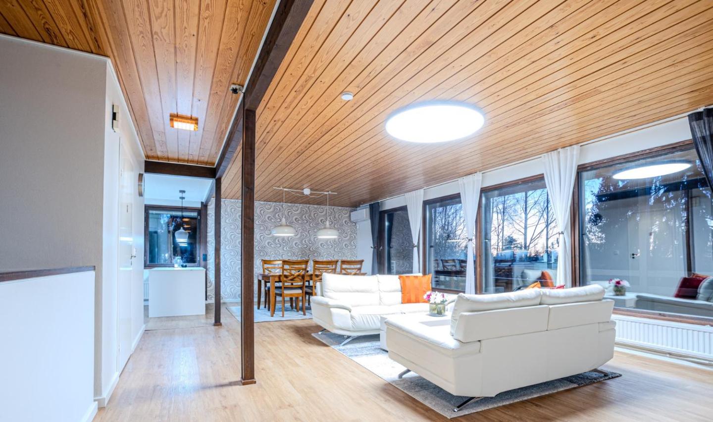 Spacious 200 M2 House 3