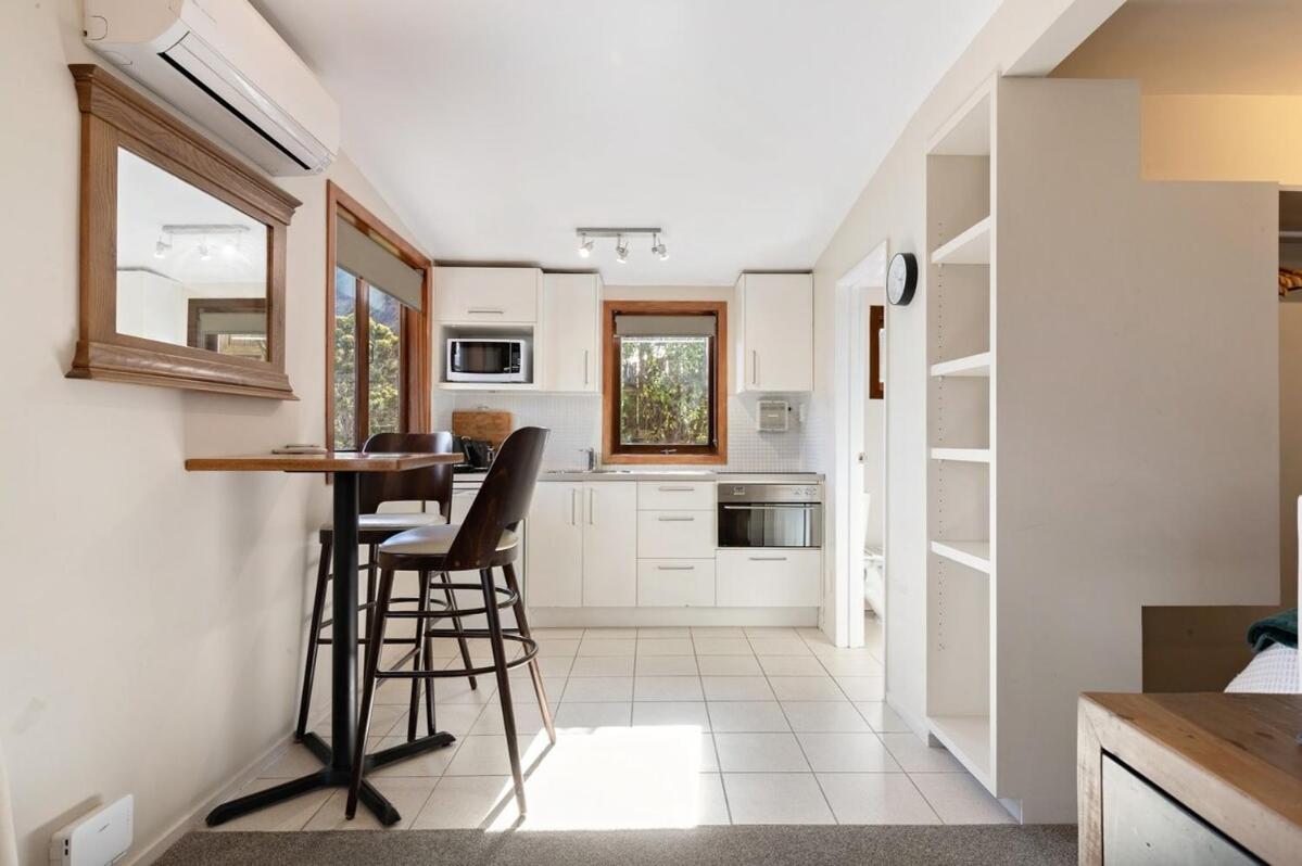 Majestic Lakeview Studio 3