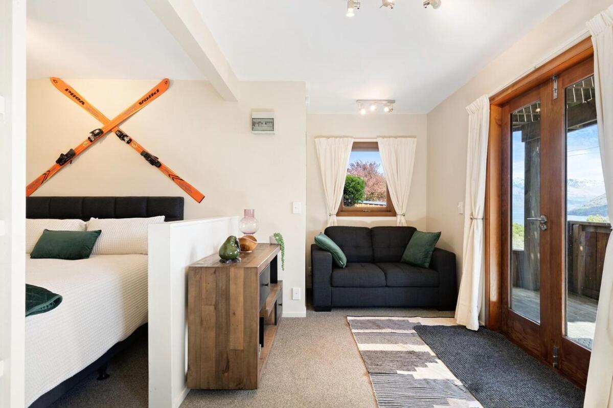 Majestic Lakeview Studio 2