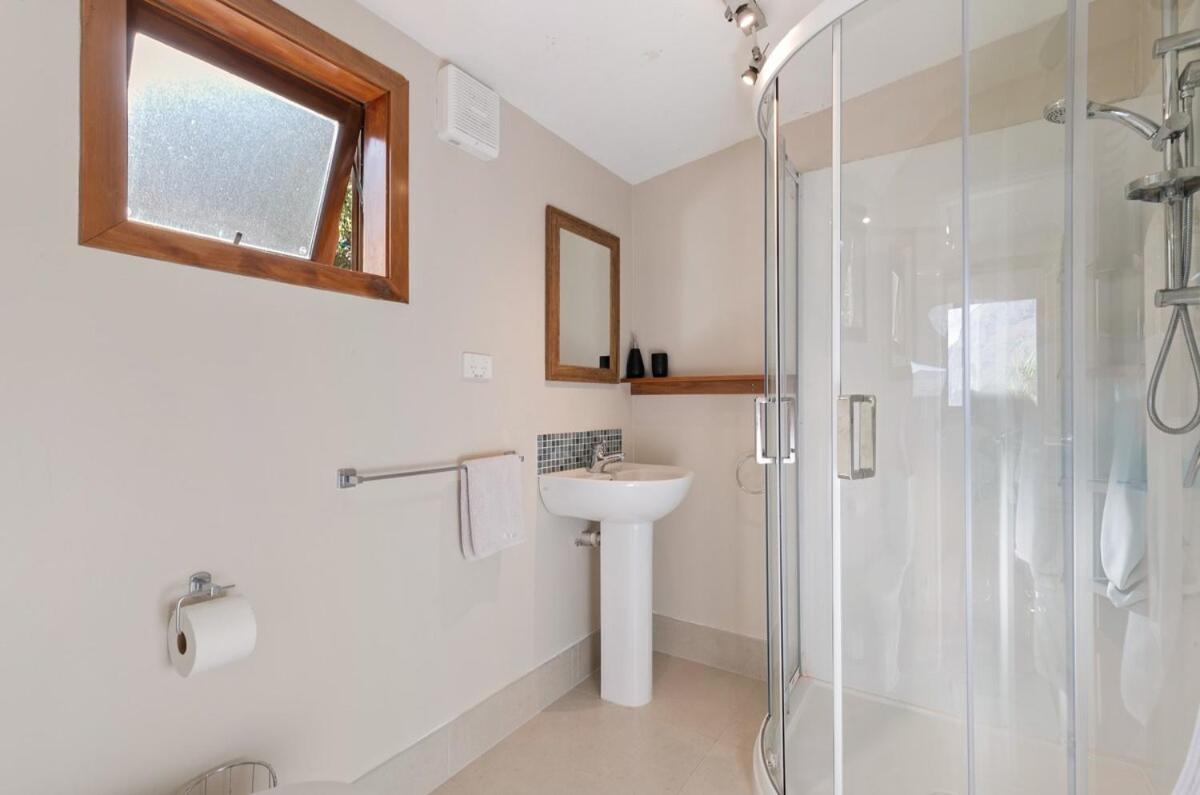 Majestic Lakeview Studio 5