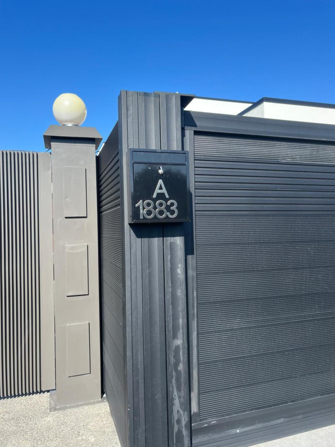 New Modern Suite- Secure Gated Parking, River Road Executive 4